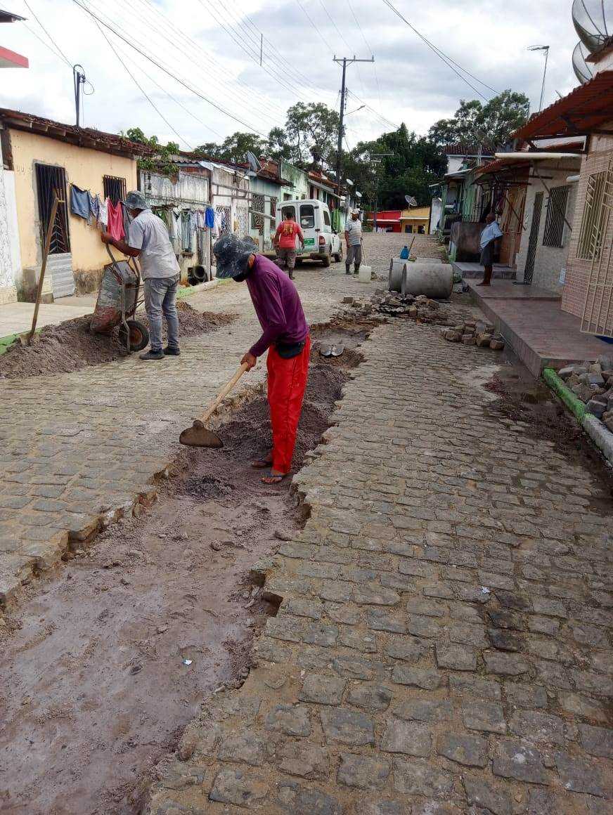Camacã: Serviço de esgoto da Rua da Cooperativa em São João do Panelinha deixa moradores bastante felizes